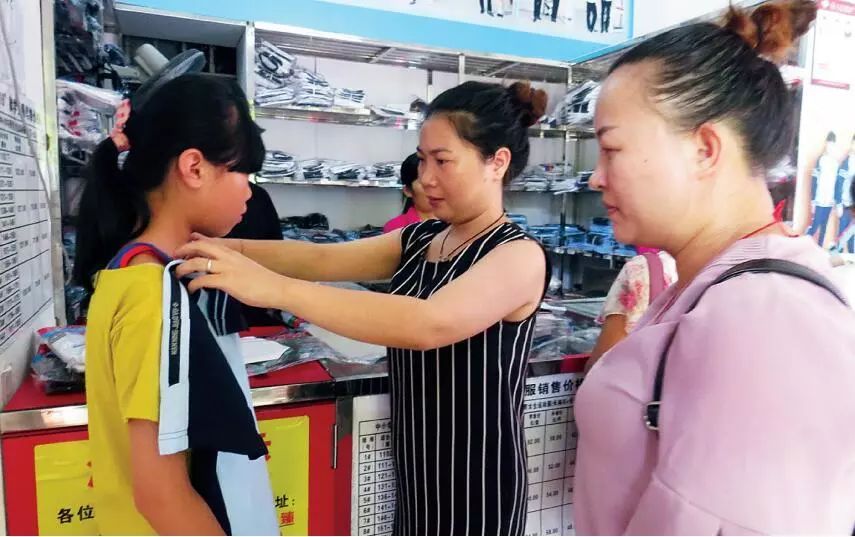 南宁哪里能买到正规校服,批发校服零风险订购