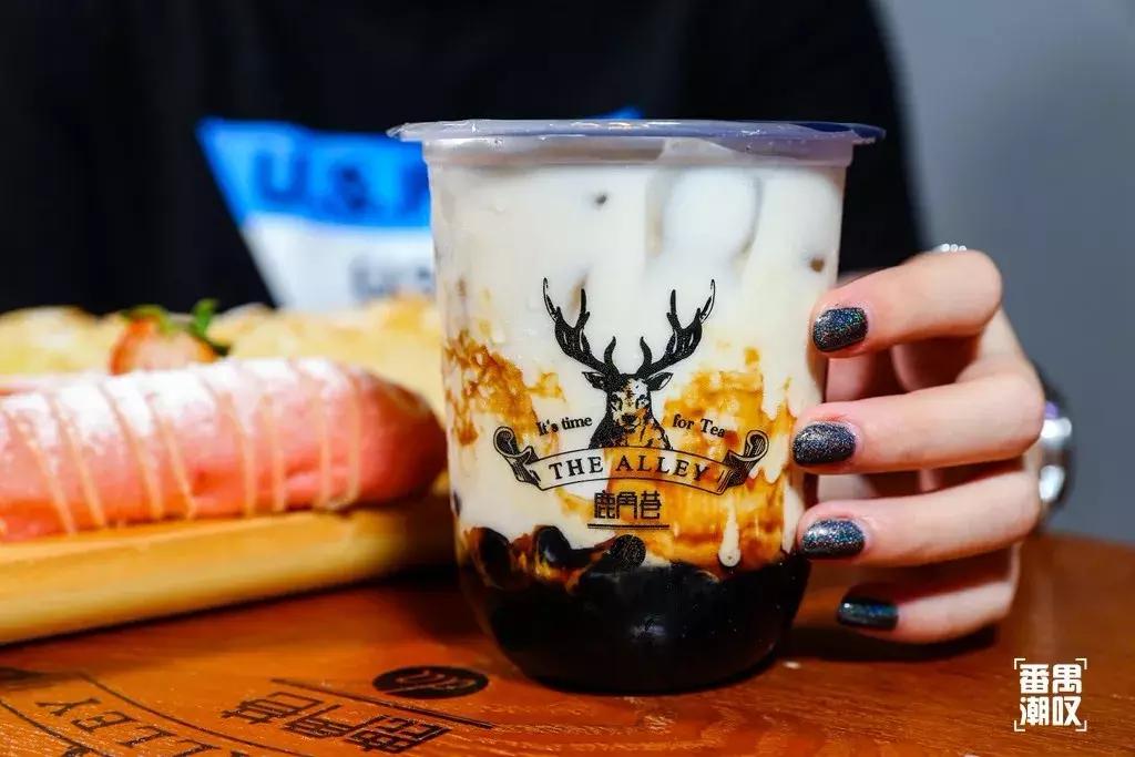 鹿角巷送礼物,鹿角巷送奶茶