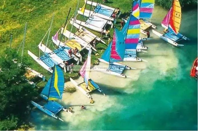 比基尼欧美风夏日沙滩,法国2019夏日沙滩比基尼泳装