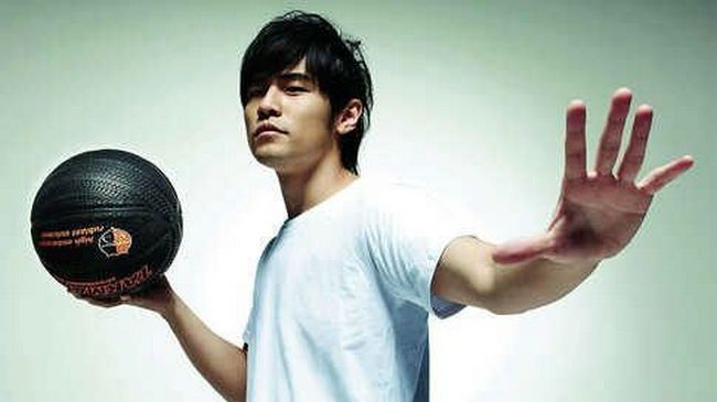 周杰伦林书豪打篮球搞笑,周杰伦和林书豪打球完整版