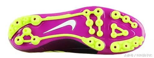 如何根据场地选择足球鞋