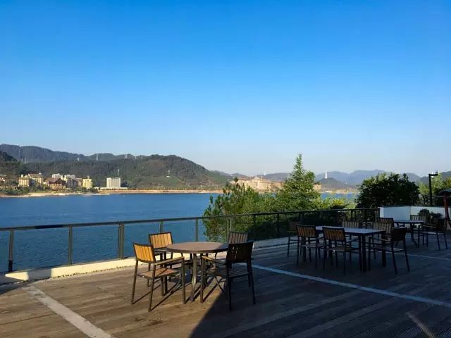 40岁大叔买下一座岛,大叔为钓鱼买下一座岛