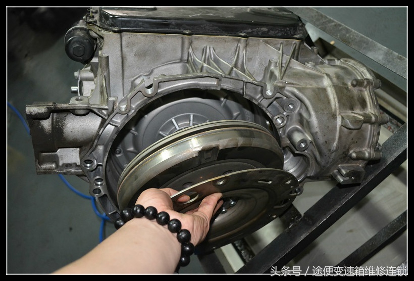 奥迪7速双离合变速箱维修技师独家揭秘，维修加价的奥秘