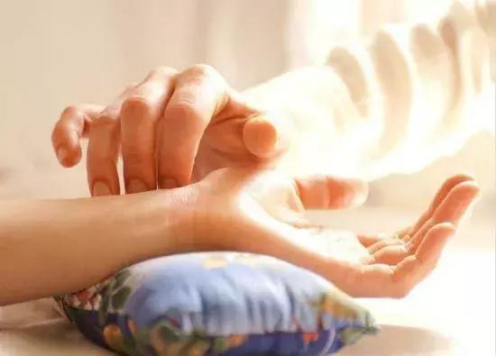 「关注」“名贵中药”成本仅几块钱？检察官揭示电话问诊*局骗**