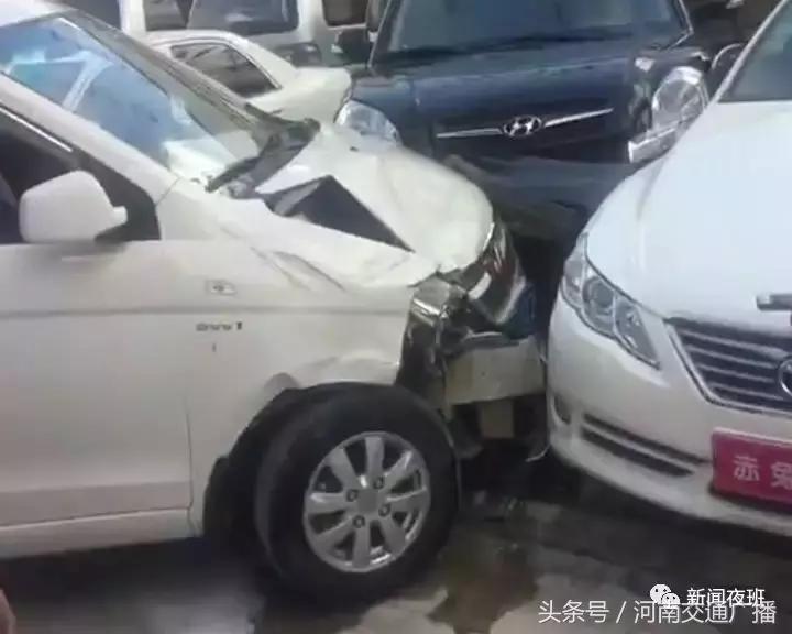 新手司机试驾五菱神车,新手司机连撞三辆车