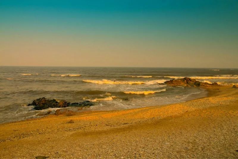 马尔代夫的蓝天绿树水清沙白,北京周边绝美海滩