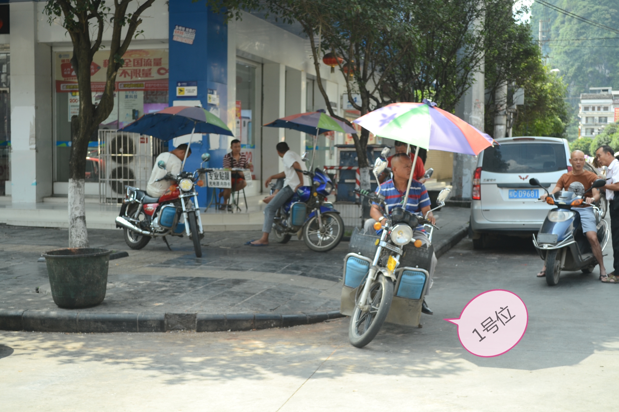 摩的会故意绕路加价吗,摩的拉客8元起步