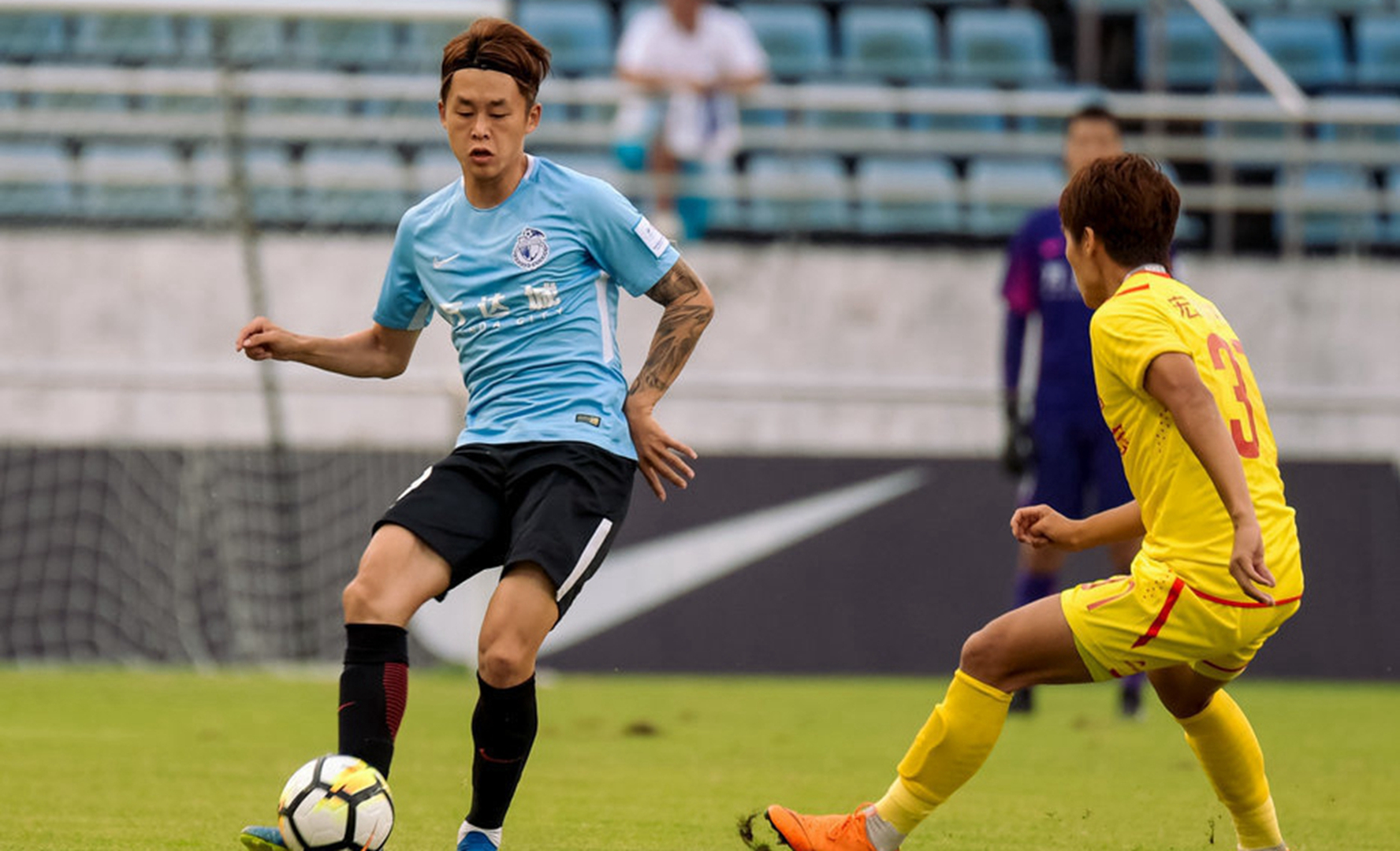 学王燊超*器武**加成？保级队再闹笑话，中超球员赛场之上疑再带项链