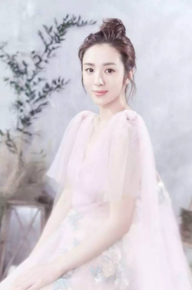 88年小姐姐人美心善，热心公益，郑恺见她脸都红了？