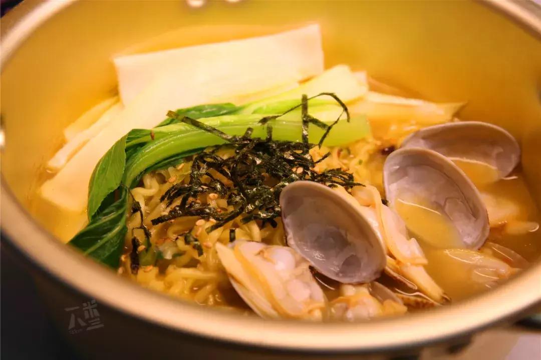 别再发私信问了！环球泡面屋就在珠江路与九都路口……