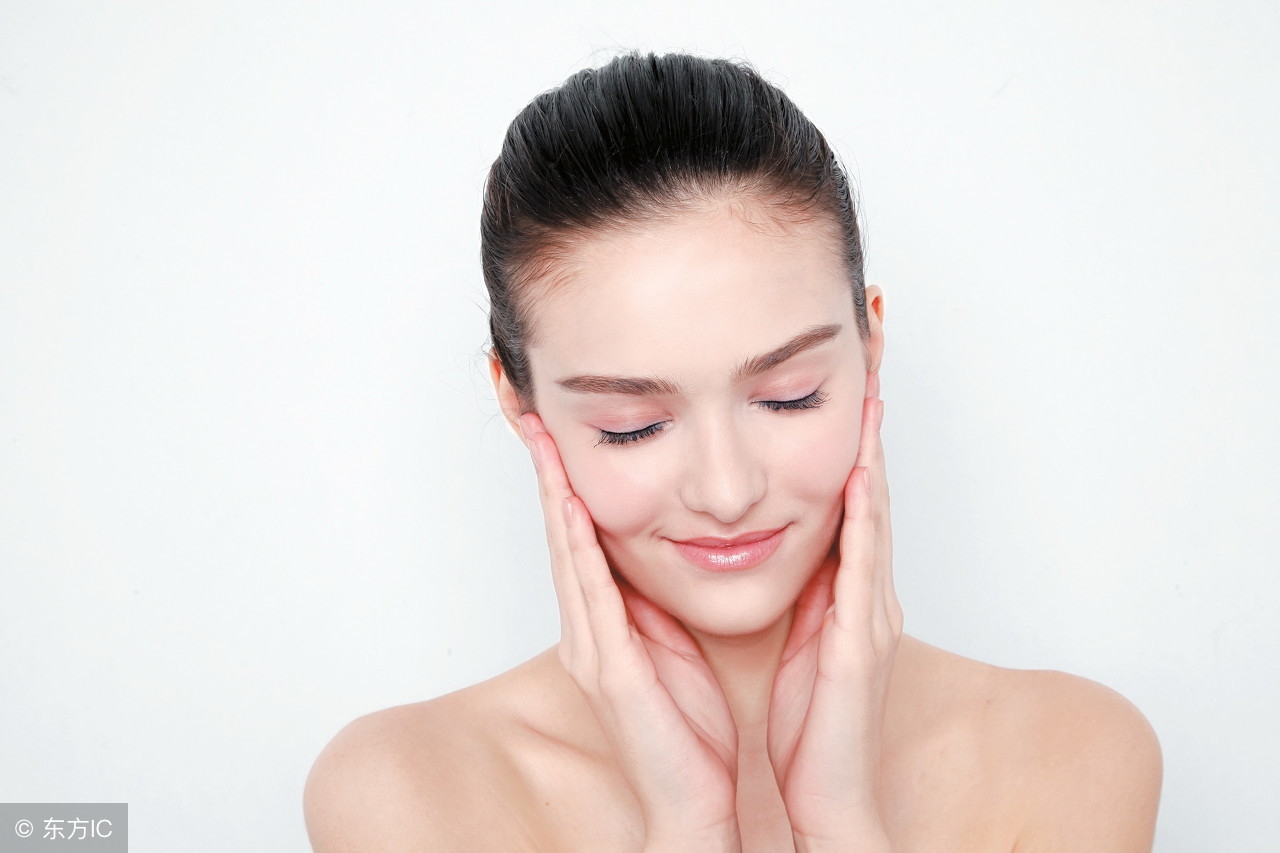 怎样才能让干燥肌肤快速恢复水润,角质受损肌肤干燥缺水用什么修复