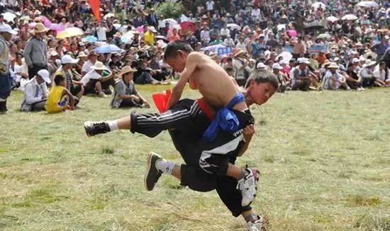 宁可错过世界杯也不要错过云南的火把节！