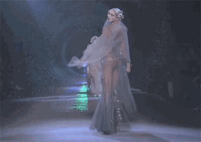 johngalliano时装秀,johngalliano创意服装秀