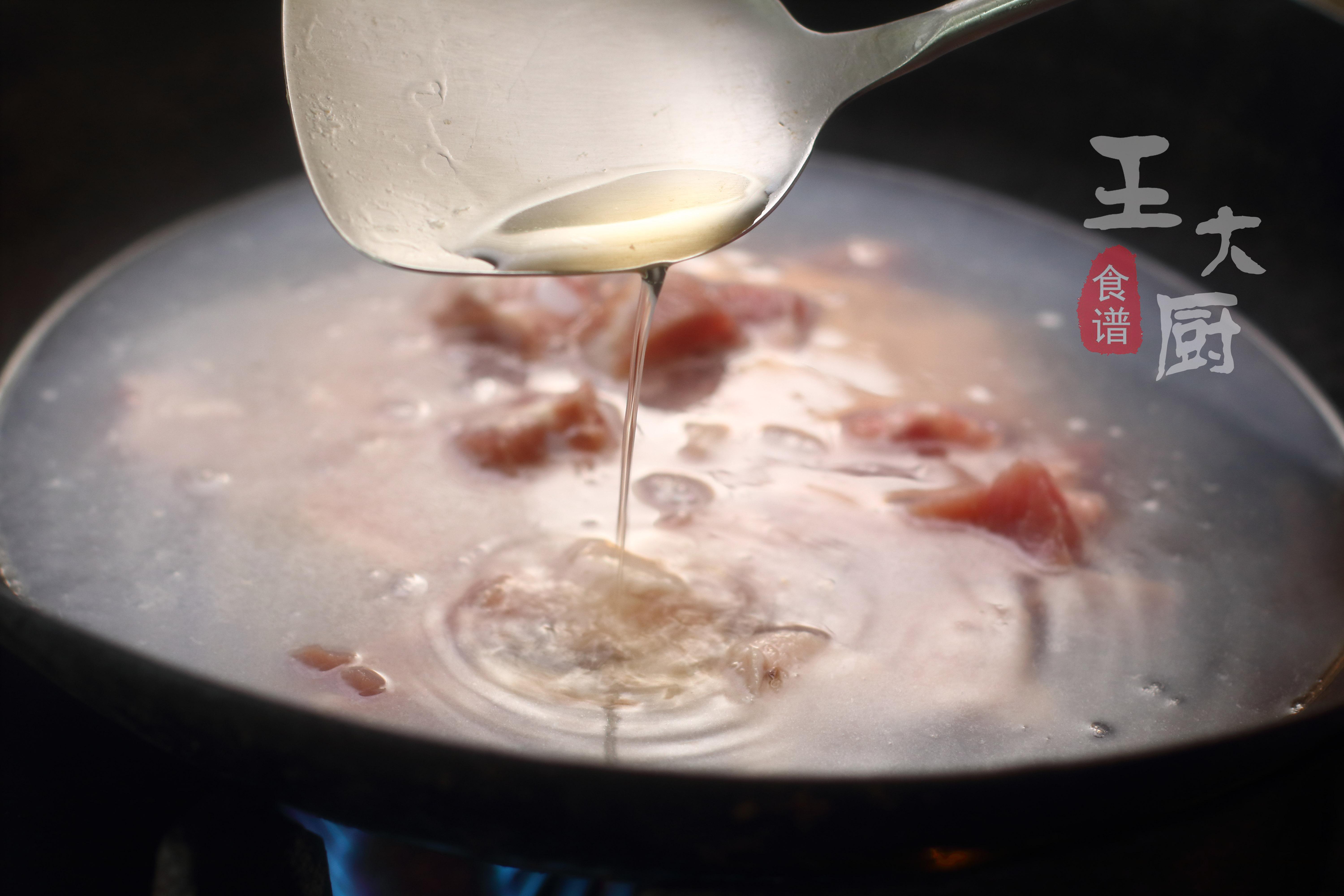 红烧排骨放土豆好吃还是不放好吃,红烧排骨的家常做法加土豆干香菇