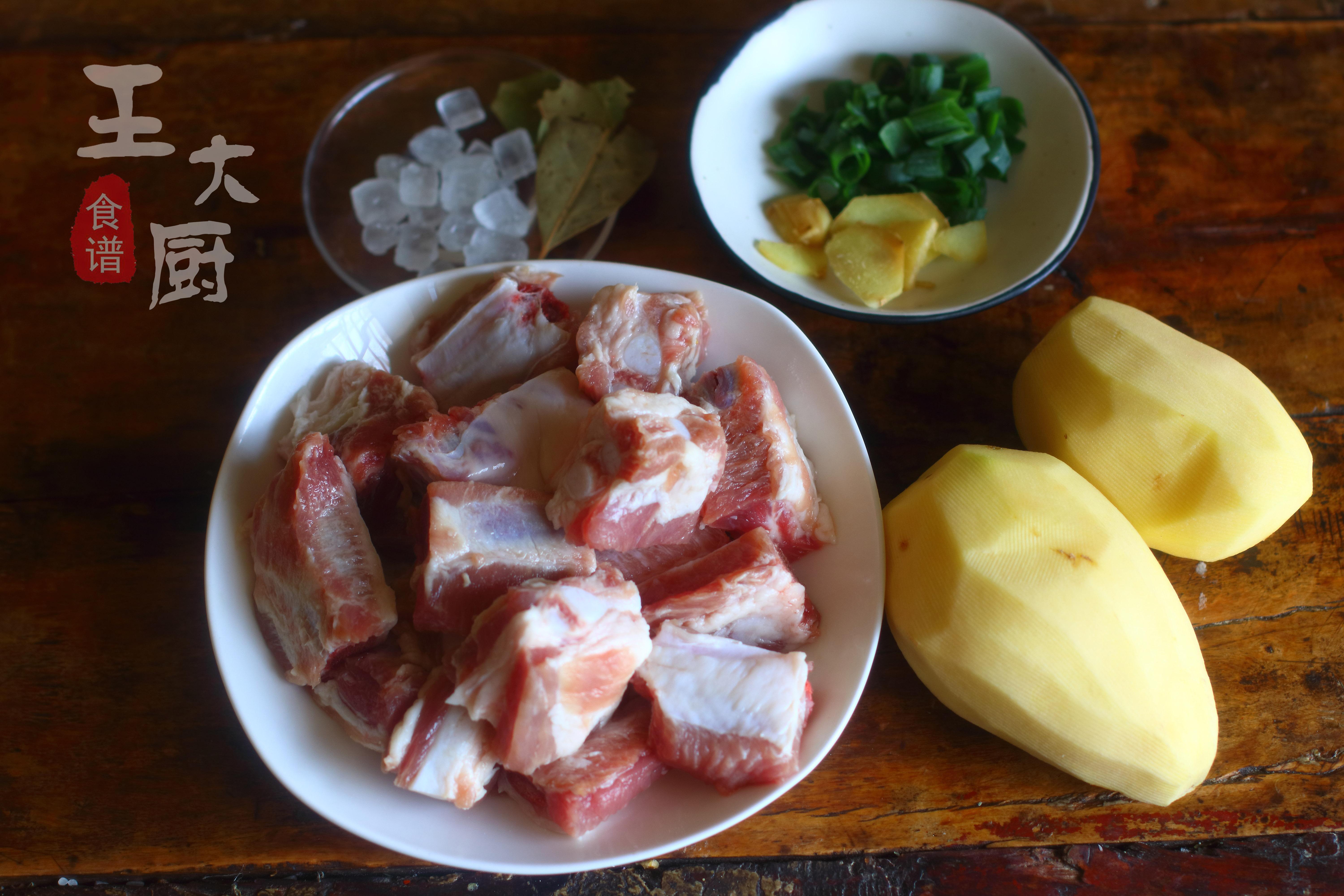 红烧排骨放土豆好吃还是不放好吃,红烧排骨的家常做法加土豆干香菇