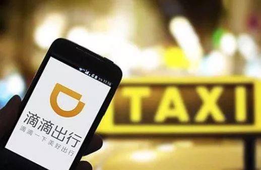 顺风车司机自称太累，让女乘客开车，结果出了这事……谁担责？