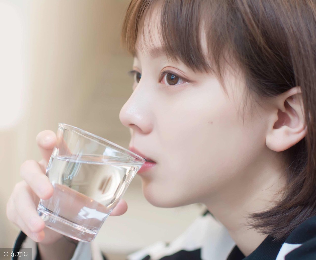 为什么隔夜水不能喝文案,为什么隔夜水不能喝小视频