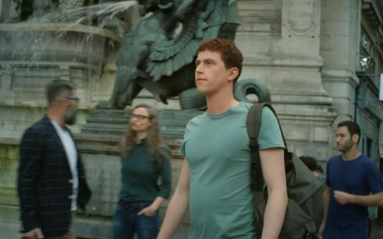 受不了原生家庭的疼，他选择杀死自己来获得重生