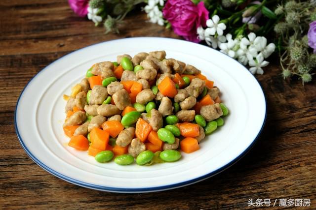 芹菜炒毛豆豆干的做法大全视频,鸡胸肉炒毛豆胡萝卜的家常做法