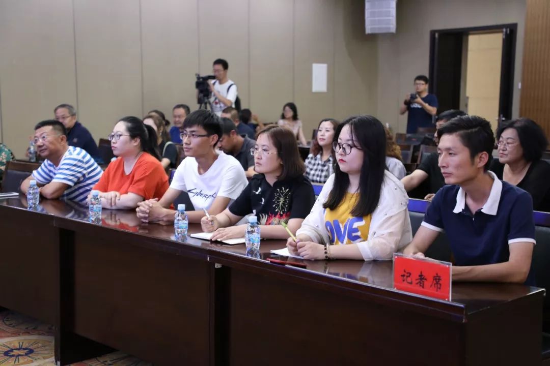 东胜召开新闻发布会，宣布将打造鄂尔多斯非洲草原野生动物世界项目