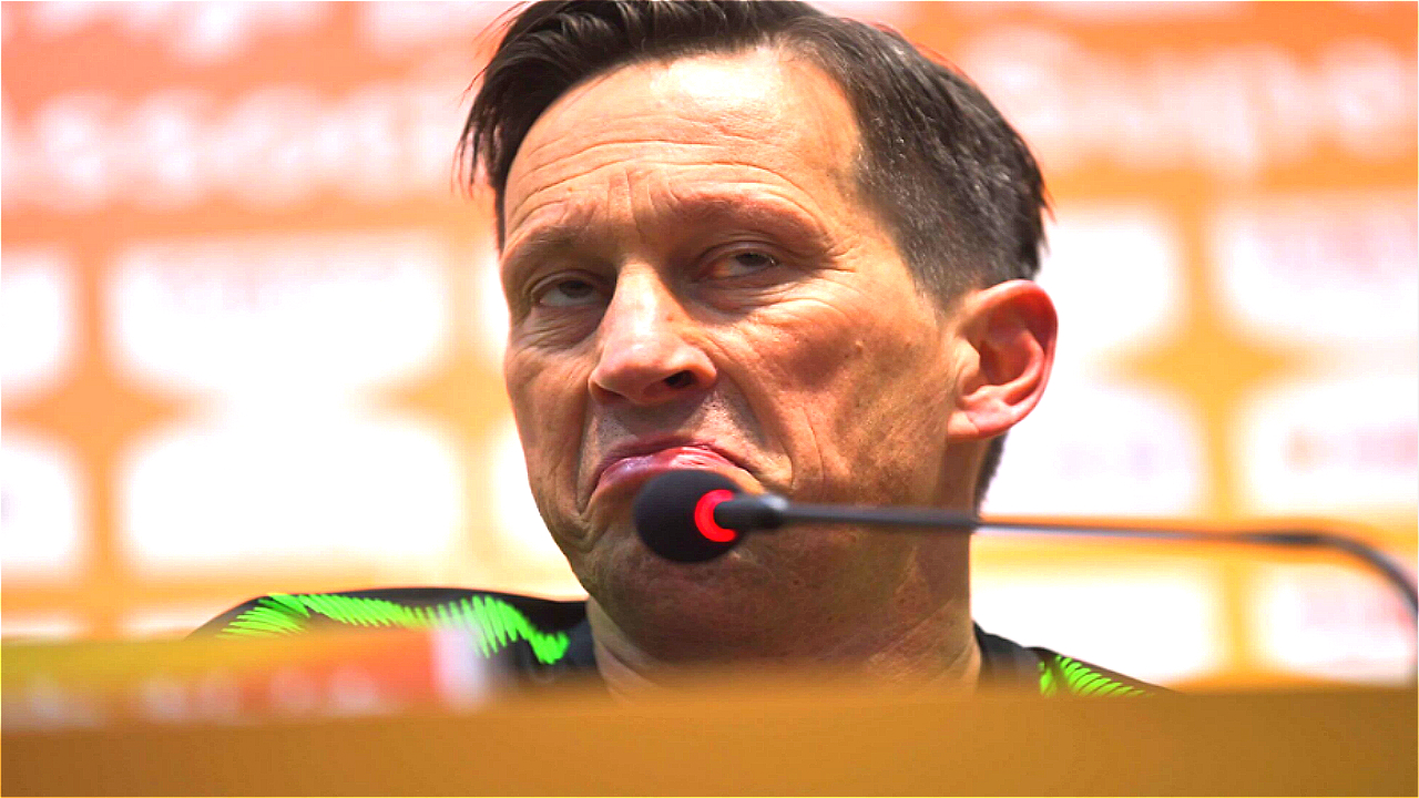 广州队对上海申花韦世豪口吐芬芳,韦世豪对阵上海申花为什么被黄牌