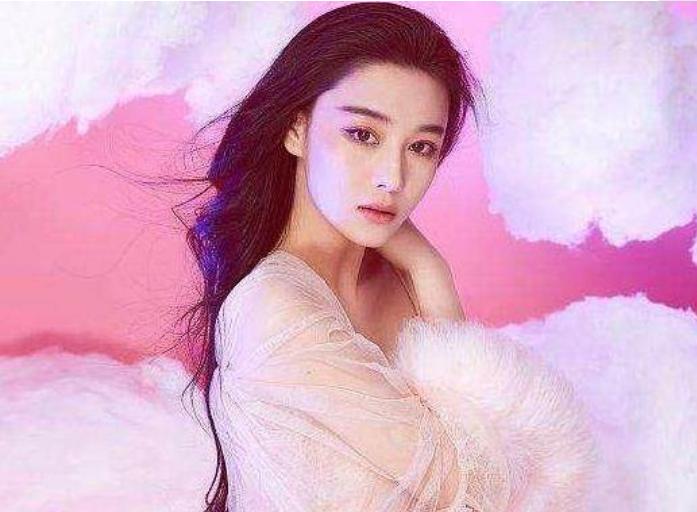 张馨予游泳出场,张馨予泳池出场