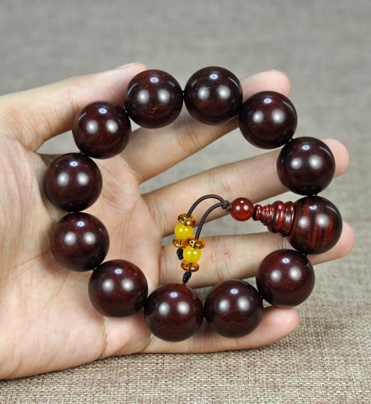 怎么肉眼辨别小叶紫檀的真伪,小叶紫檀真假鉴别最简单方法