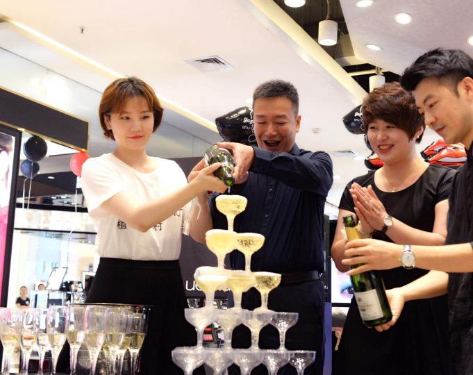 哈西万达植村秀直播,植村秀专柜开业