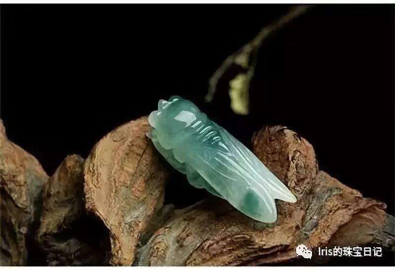 翡翠带山水有什么寓意,你佩戴的翡翠寓意