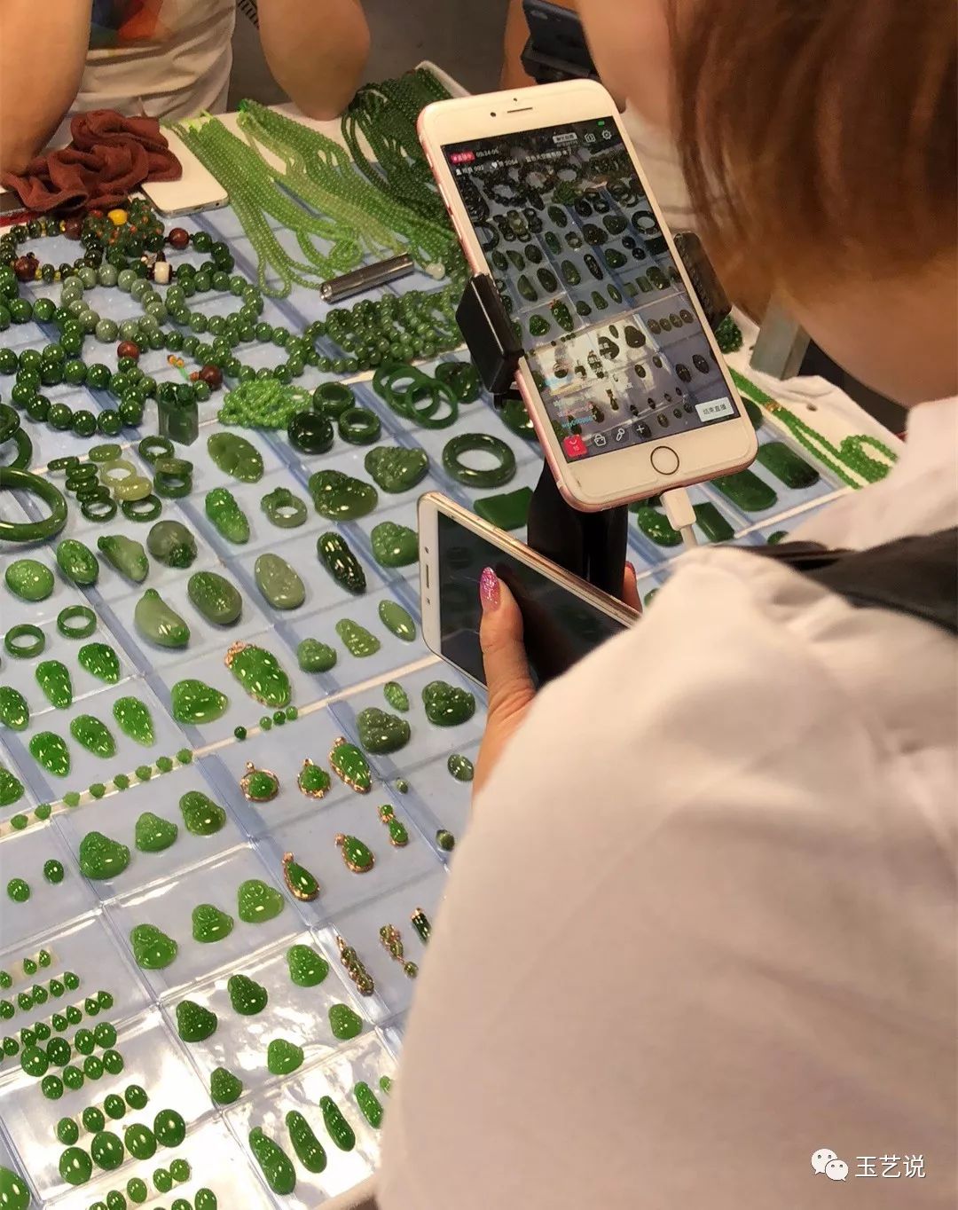 直播上卖玉石是真的吗,直播卖玉石的便宜是真的吗