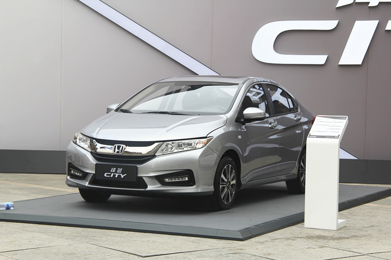 本田锋范1.8试驾,动力空间都不错的车