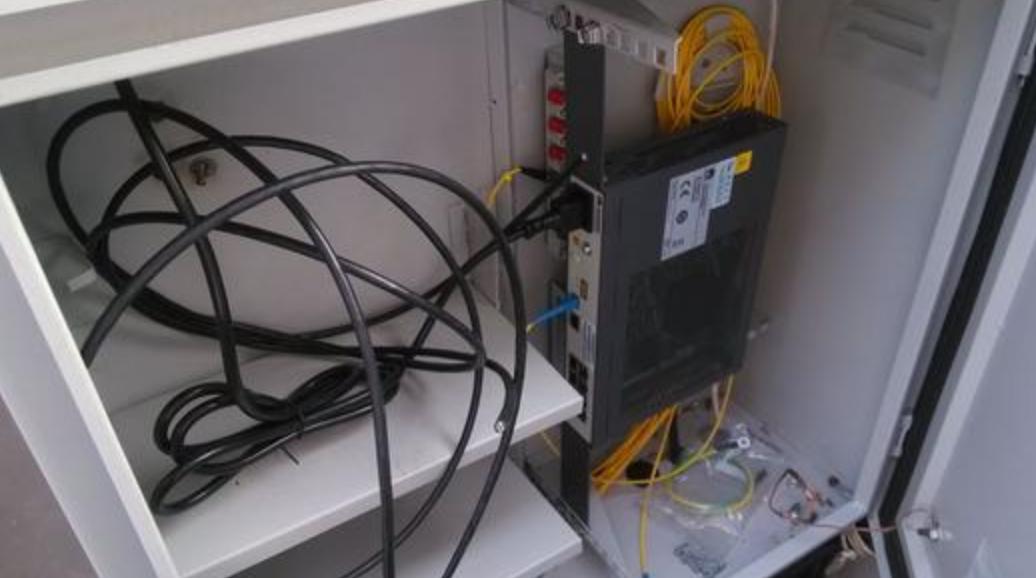 装修时，家里走网线还是光纤？内行人一对比，终于知道选哪个了