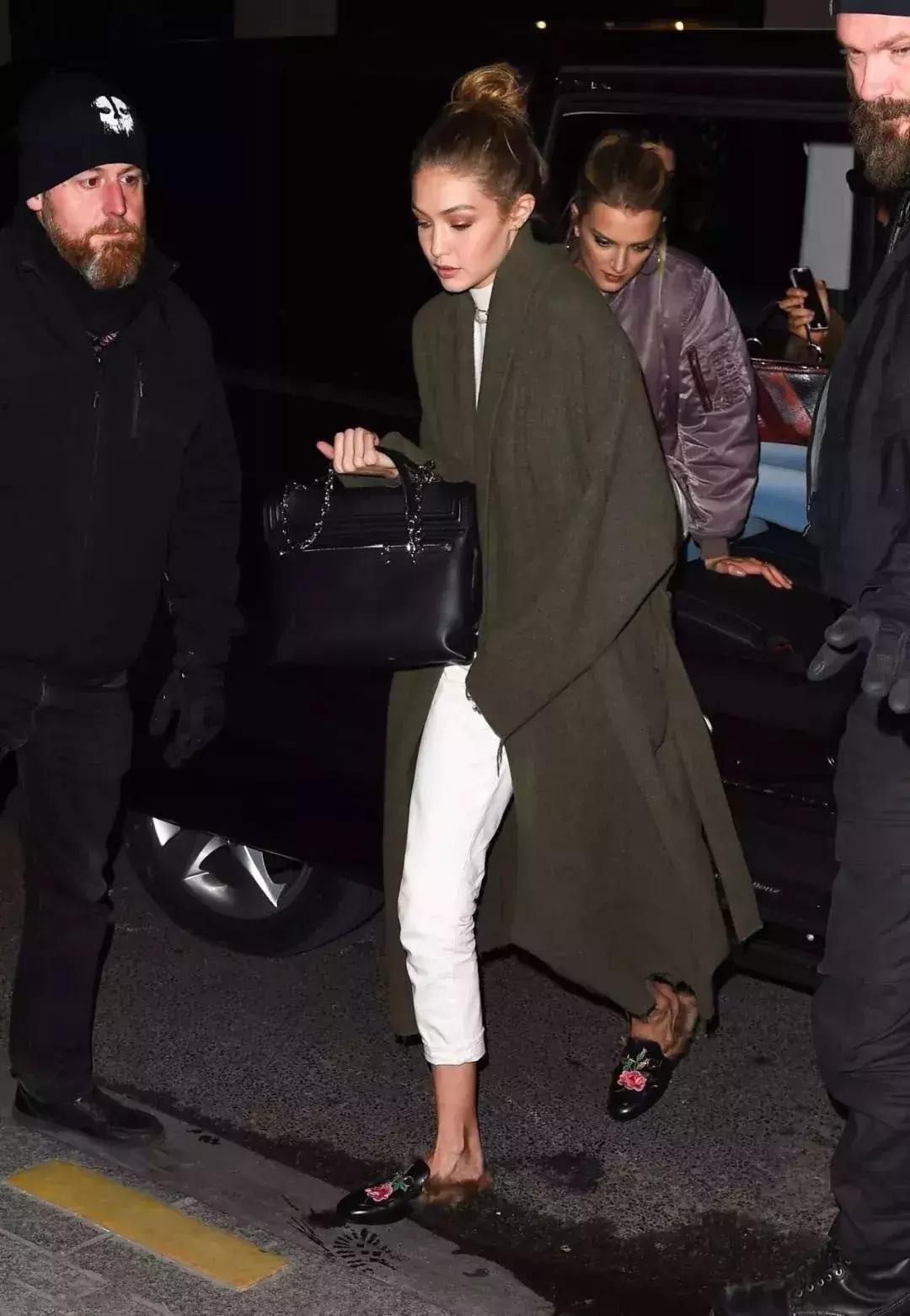 别再穿老土的棉鞋了,今年最流行的老爹鞋五十岁穿