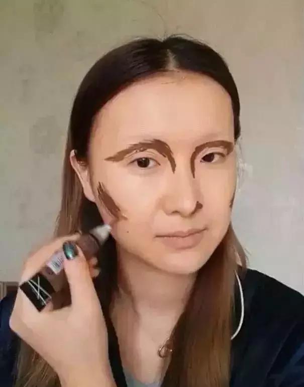 27岁重庆妹子化妆成蒙拉丽莎,重庆妹子化妆