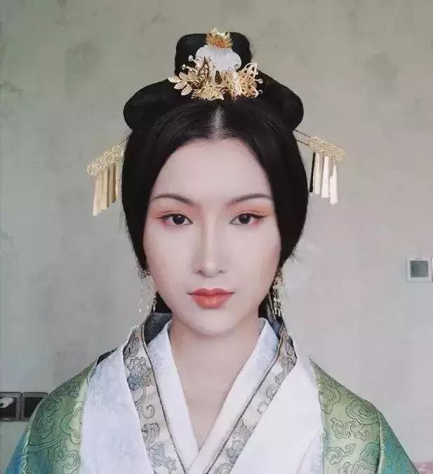 27岁重庆妹子化妆成蒙拉丽莎,重庆妹子化妆