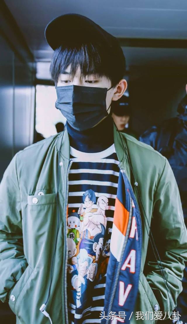 朱正廷蔡徐坤超甜对视害羞,朱正廷蔡徐坤高甜瞬间