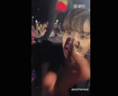 朱正廷蔡徐坤超甜对视害羞,朱正廷蔡徐坤高甜瞬间