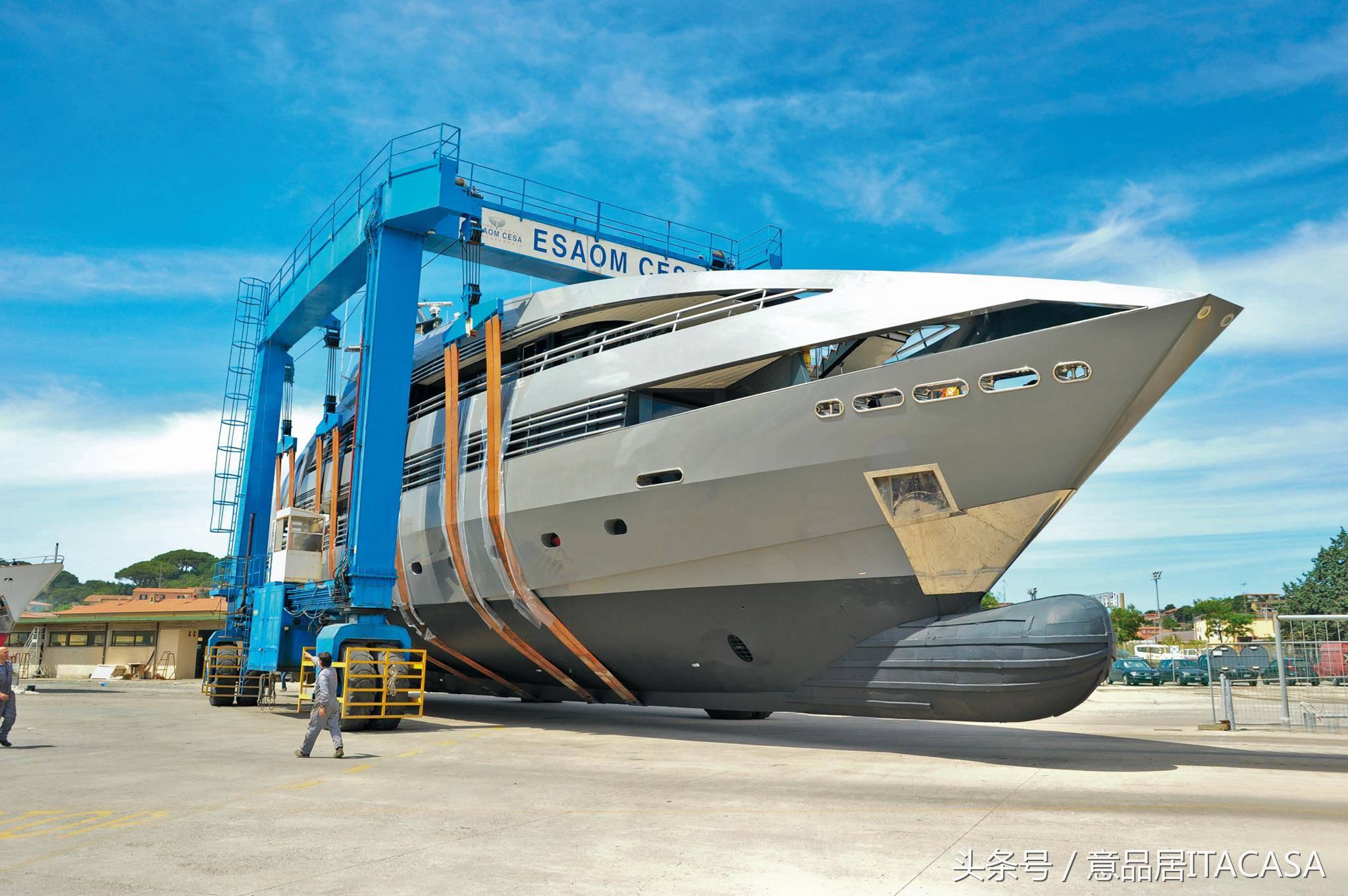 在AZIMUT的豪华游艇上玩Teckell桌球，享受极致人生