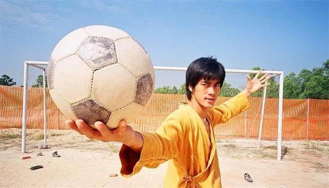 长得最像李小龙的人周星驰,盘点周星驰致敬李小龙的五部电影