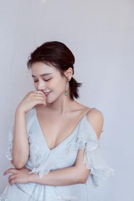 网友纷纷在七月求她保佑，女星微博被爆