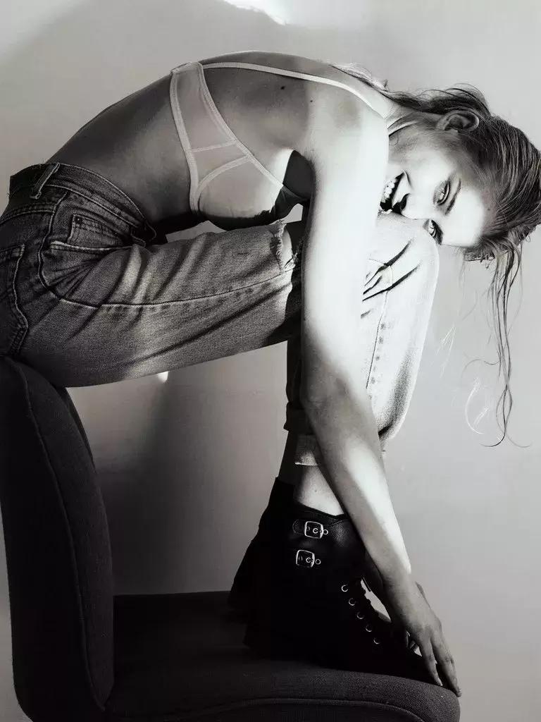 抖音30万赞，勾搭俄罗斯小姐姐拍照套路get