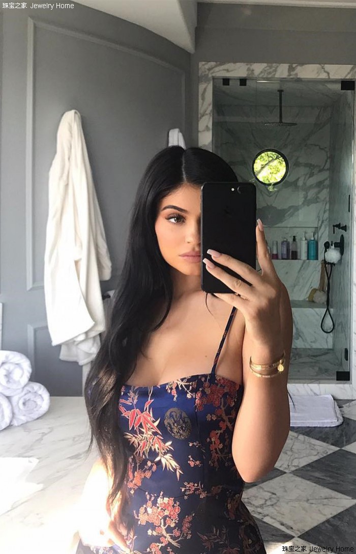 年轻亿万富翁金小妹,22岁金小妹全球最年轻的照片