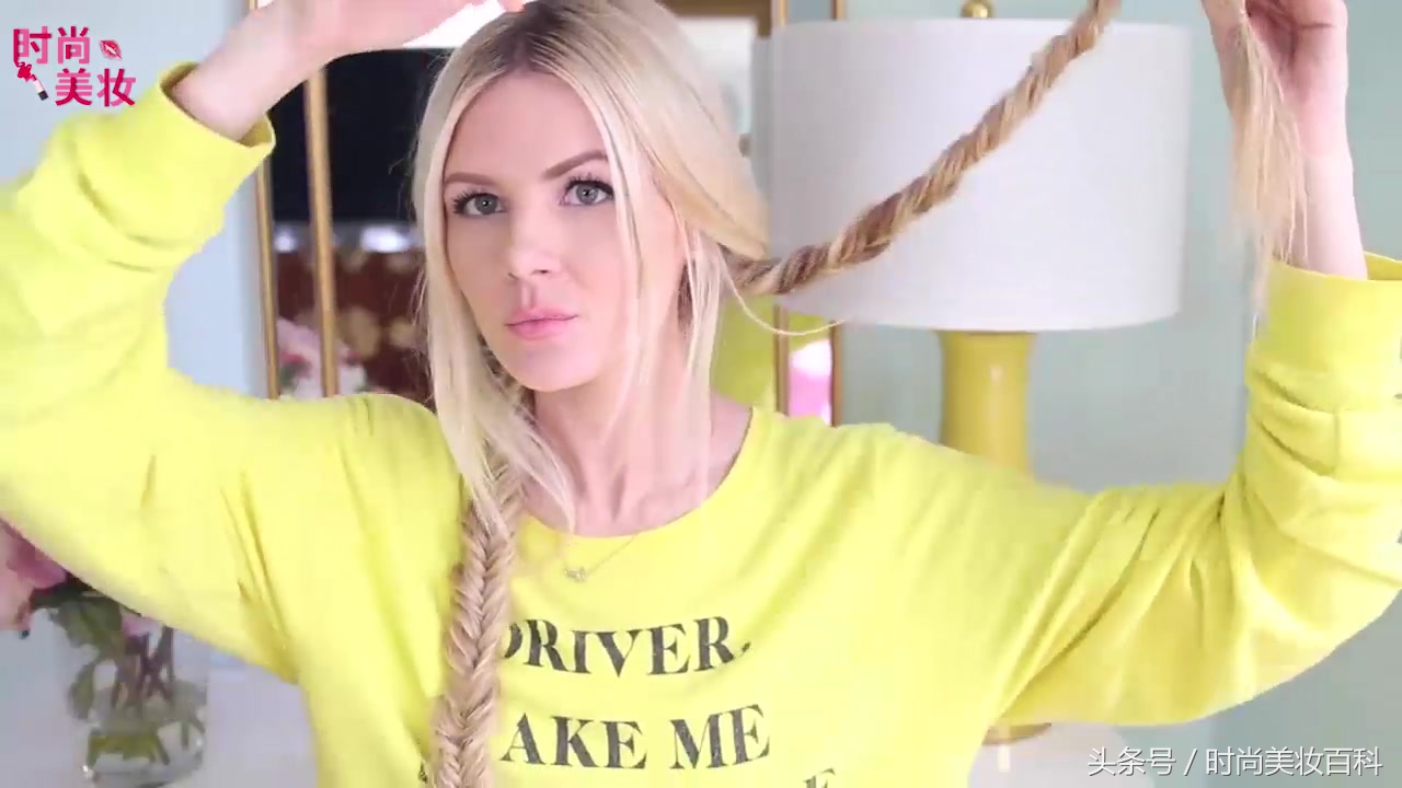 鱼尾流苏扭扭夹盘发视频,鱼尾扭扭夹盘发教程中短发