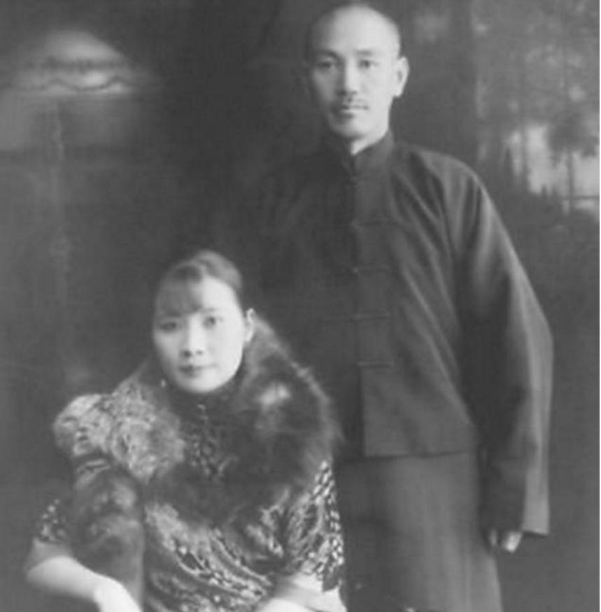 蒋介石喜欢上戴笠的侄女，宋美龄只说了一句话，蒋介石无可奈何
