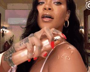 范冰冰抄袭蕾哈娜美妆！以为换个名字就能一天狂赚1000万美元？