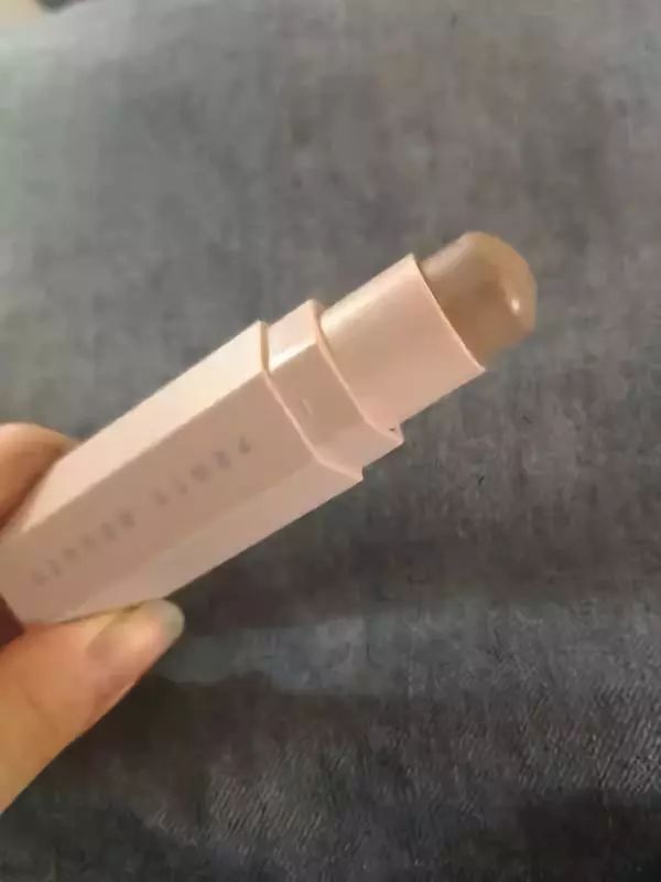 范冰冰抄袭蕾哈娜美妆！以为换个名字就能一天狂赚1000万美元？