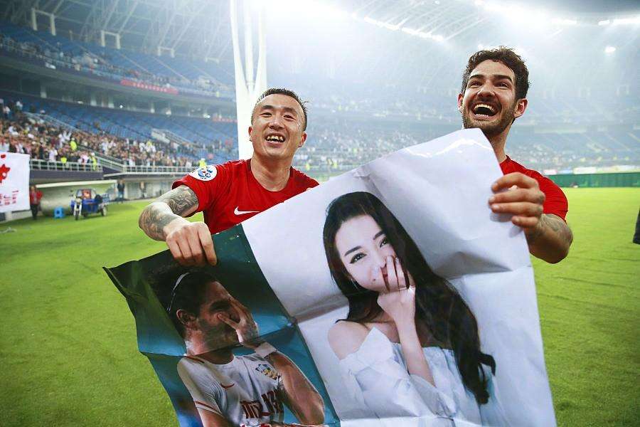 帕托和热巴谁地位高,帕托喜欢迪丽热巴