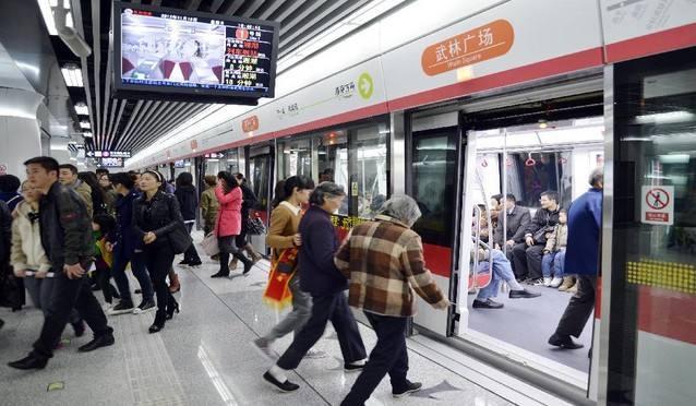 地铁站多少度开空调,地铁多少度开空调