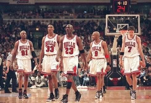 勇士的“死亡五小”能否打败菲尔杰克逊，巅峰时期的“三角进攻”