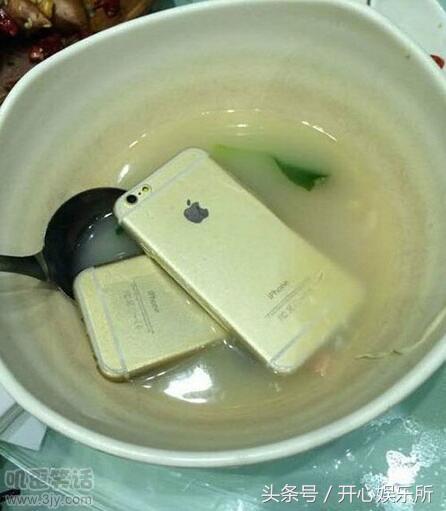 闺蜜让我在她脖子上弄个草莓，气气她男友